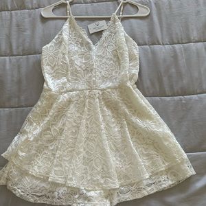*TAGS STILL ON* Cute, lace, floral, romper